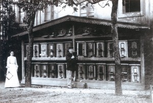 Bienenhaus des Vereinsgründers Haase mit Vorderbehandlung